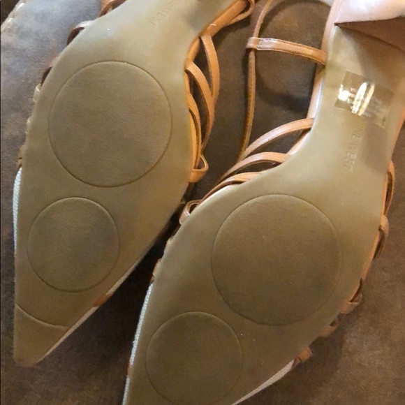 Pointed toe pump - Picture 4 of 4